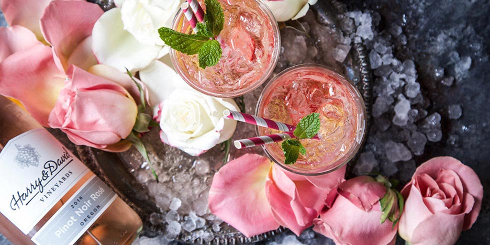 Sparkling Strawberry Rosè Cocktail